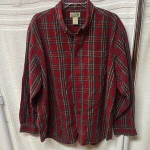 L.L. Bean Men's Red and Green Plaid Button Down Flannel Shirt BD2-19
